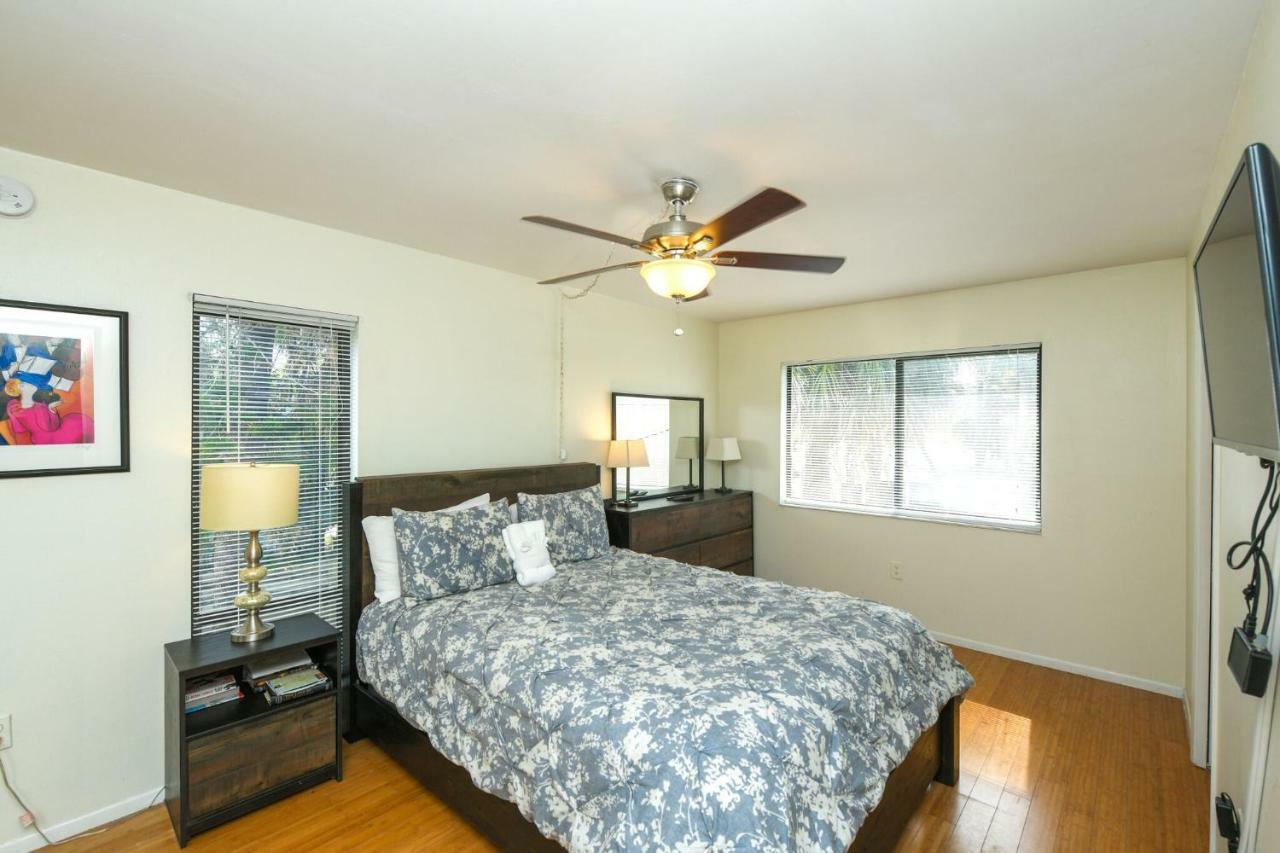 3 Waves From It All By Beachside Management Siesta Key Exterior photo